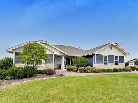 2nd image of 735 Peacock Pl