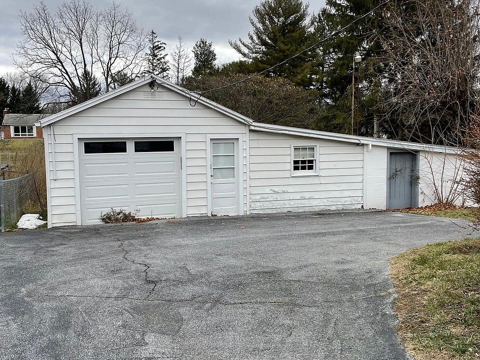 3752 Winchester Ave, Martinsburg, WV 25405 | MLS #WVBE2025640 | Zillow