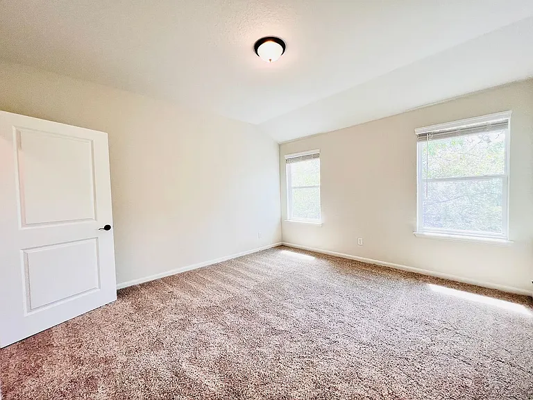 10318 Lynwood Vlg #102 — Photo 9