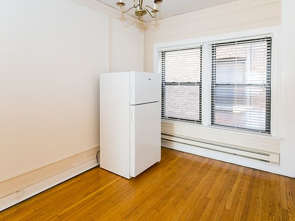 4th image of 1031-031 Dempster St #W4