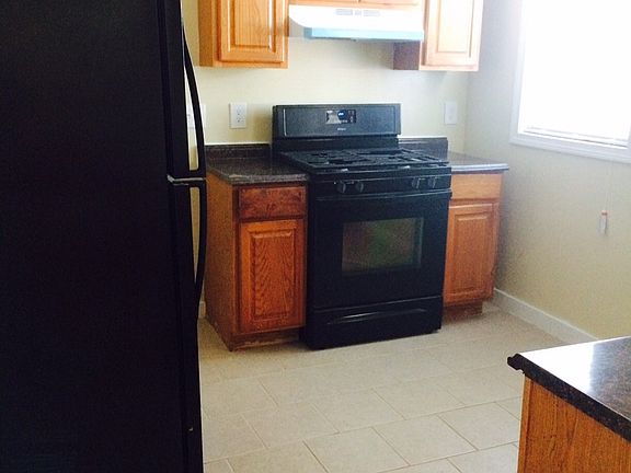 5th image of 121 Sylvan Ave #1