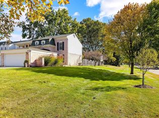 187 Canterbury Trail Dr, Rochester, MI 48309