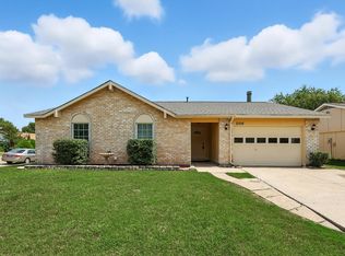 2106 Sheriff Dr, Grand Prairie, TX 75051