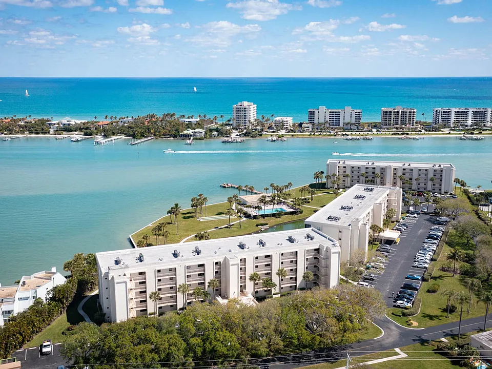 300 Intracoastal Pl #403