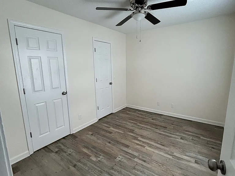 220 Anthony Ln #D — Photo 4