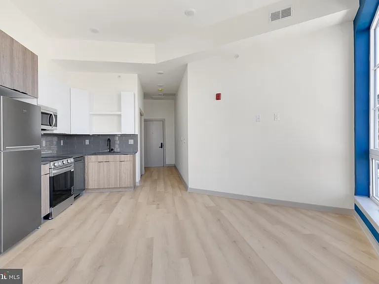 689 N Broad St #404 — Photo 8