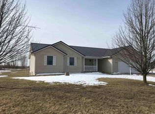 1110 E 400 N, Howe, IN 46746