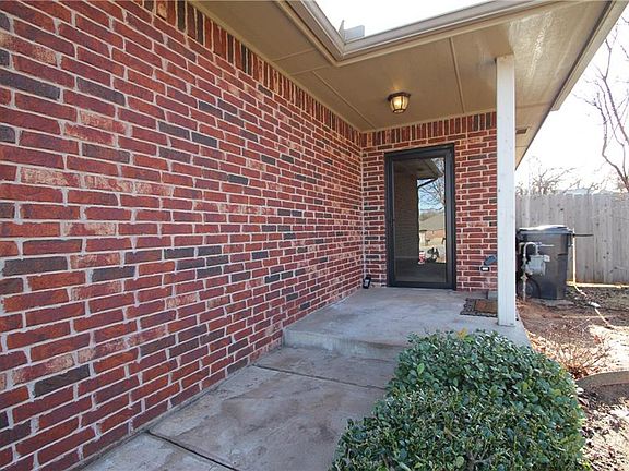 2nd image of 13703 Oxford Dr