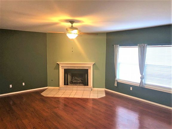 5th image of 902 Hollow Trail Ct
