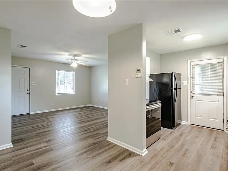 4339 Binghamton Dr — Photo 6