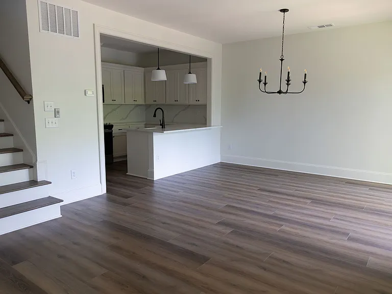 724 Green St NE — Photo 5