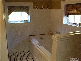 downstairs bath, jacuzzi