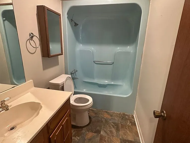 100 Bobbie Ct — Photo 4