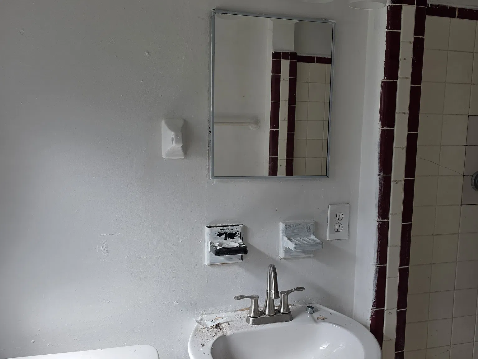3 bed, 1300 sqft, $2,100 — Photo 2