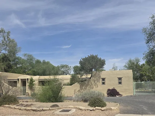1029 Los Arboles Ave NW, Albuquerque, NM 87107