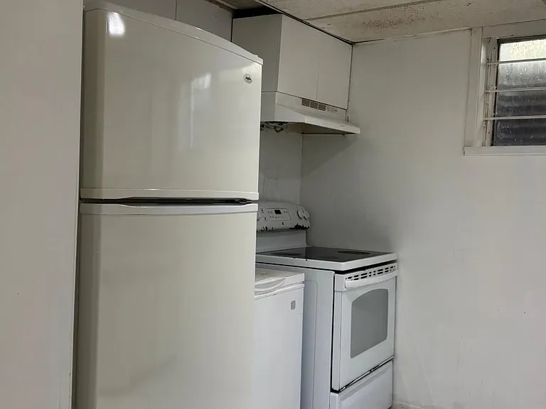 39 Starlight Cres #BASEMENT — Photo 11