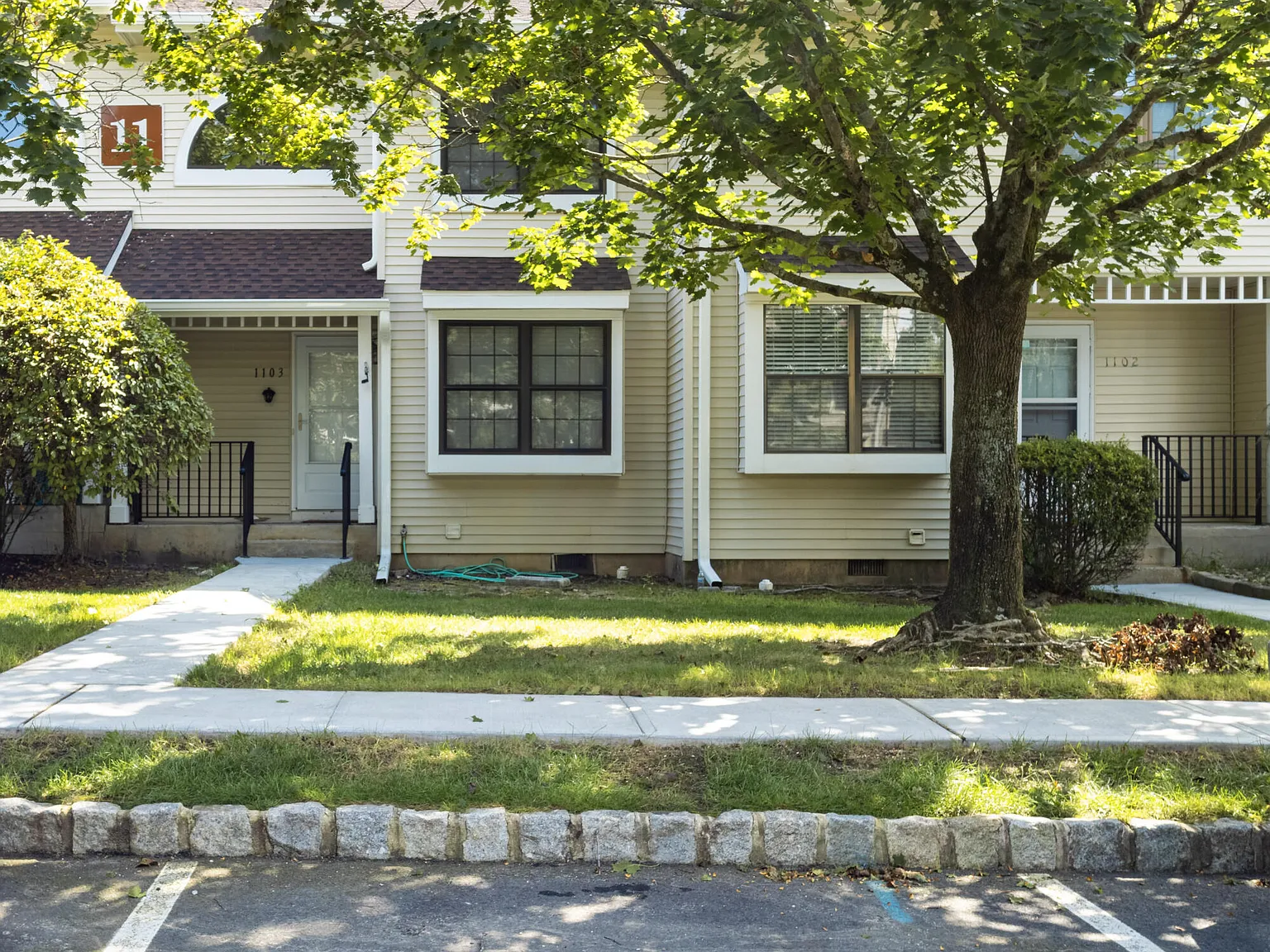 2 bed, 1.5 bath, 1216 sqft, $2,800 — Photo 3