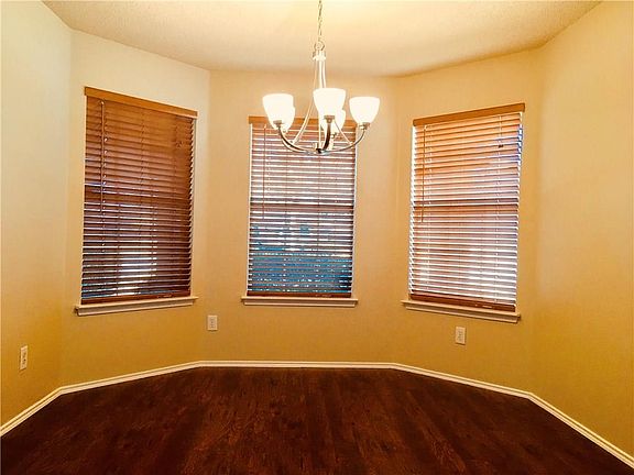 3rd image of 9344 Goldenview Dr