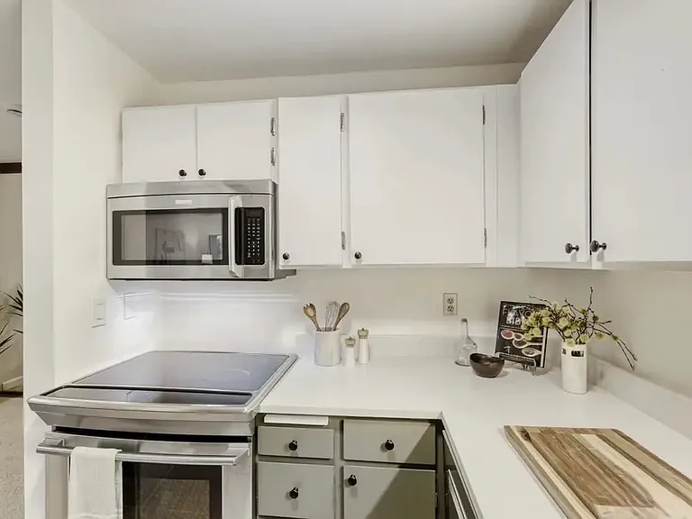 2501 Canterbury Ln E #215 — Photo 11