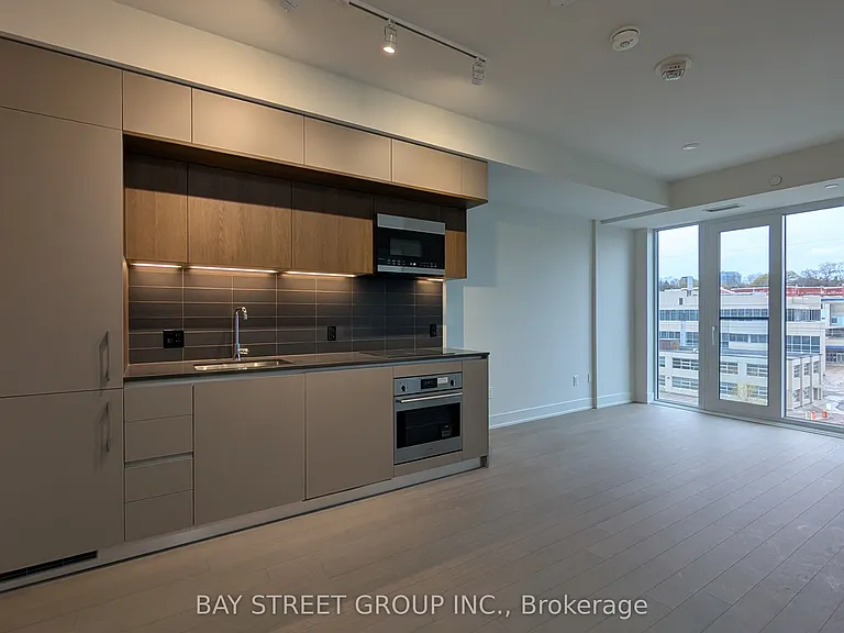 322 Dupont St #610 — Photo 6