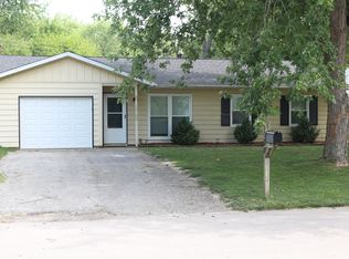 1008 Centennial Dr, Champaign, IL