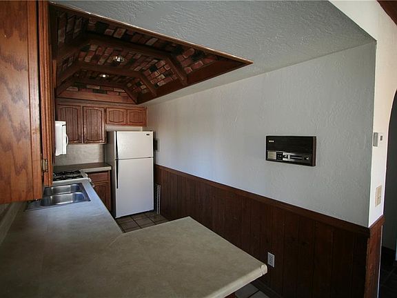 3rd image of 1109 W Aeroplane Blvd
