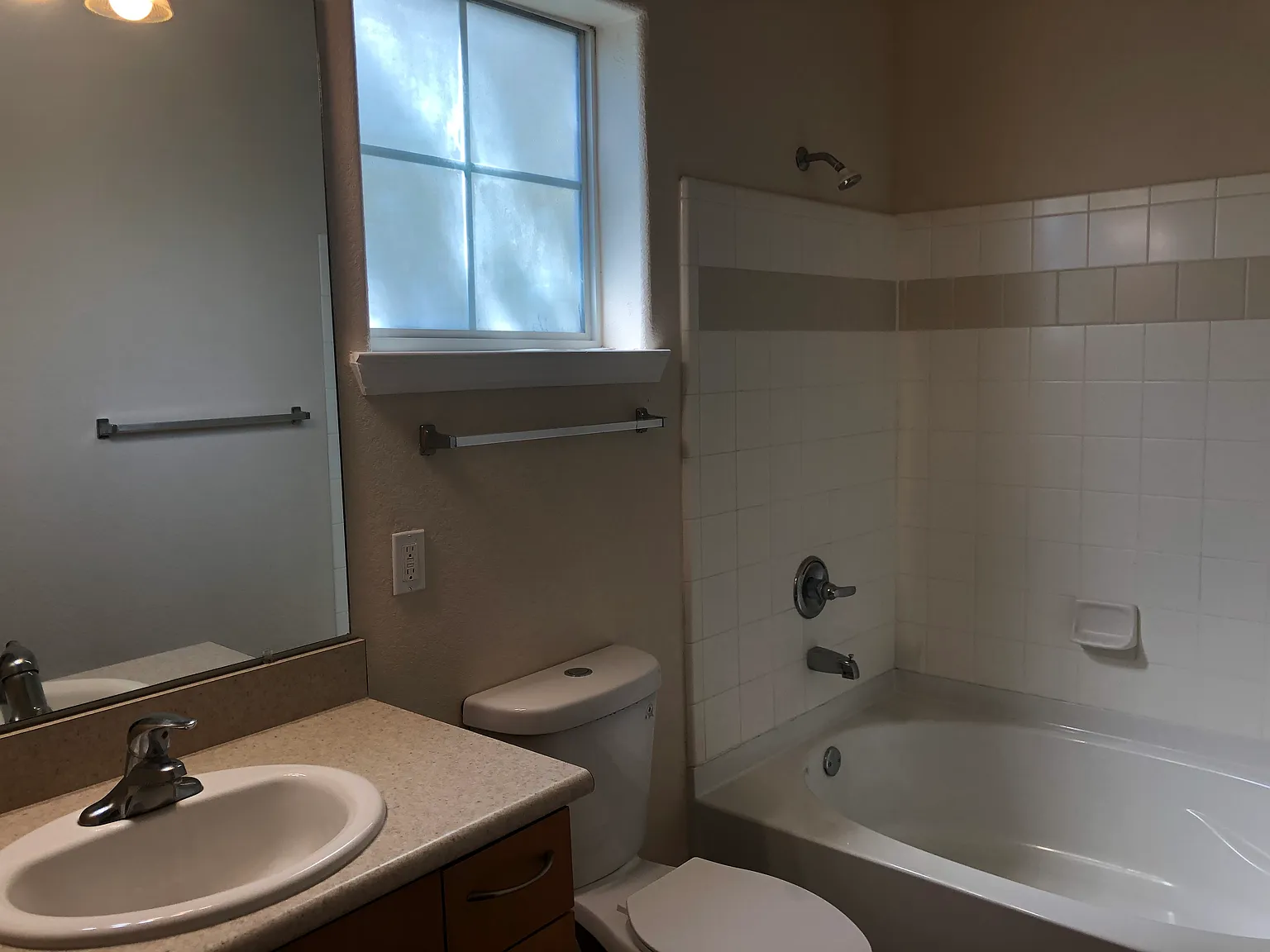 2 bed, 1100 sqft, $1,295 — Photo 3
