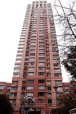 1st image of 350 W 50th St APT 33A