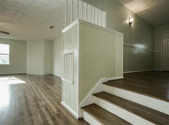 5th image of 813 Burleson St