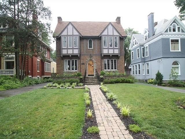 Beautiful 4 unit on charming, quiet residential street