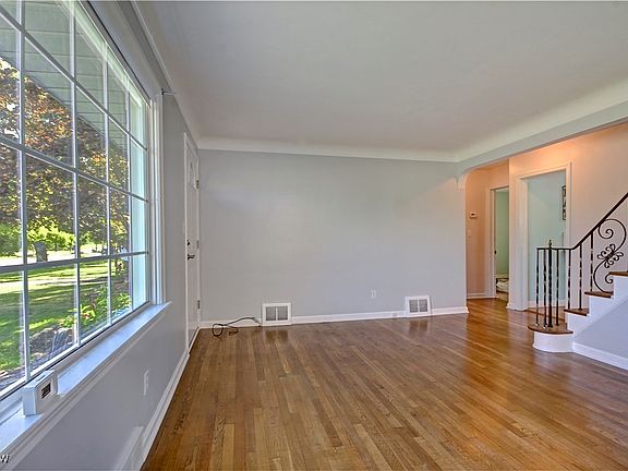 5th image of 23593 Hilliard Blvd