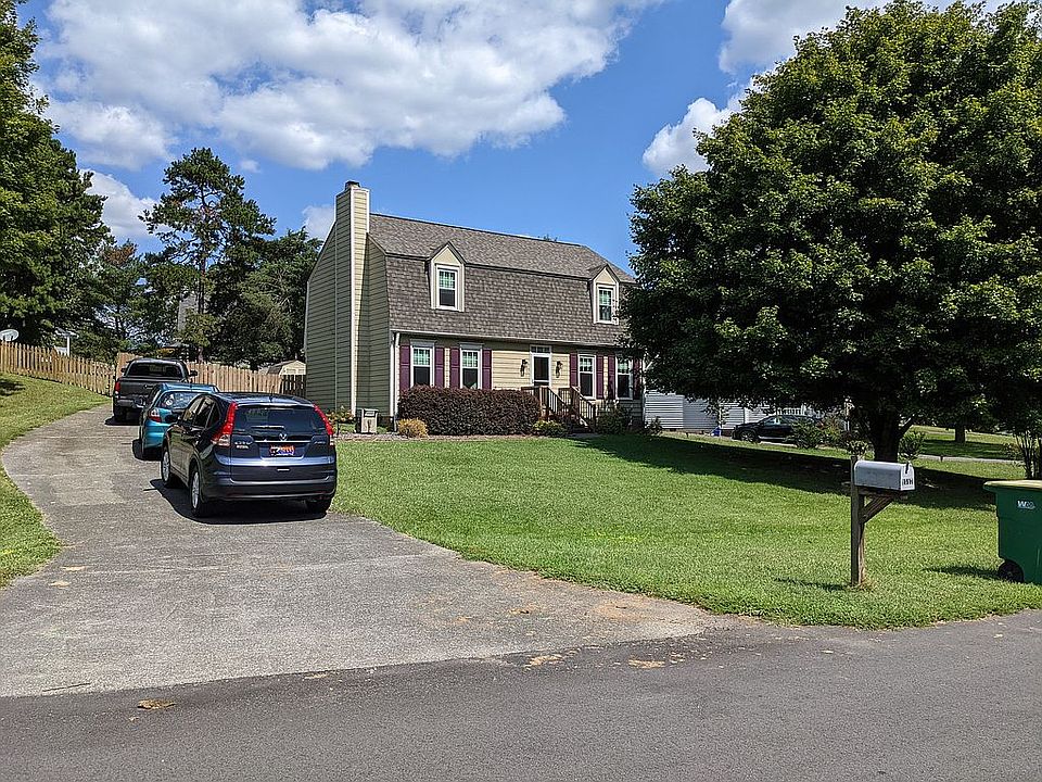 Nice neighborhood, large yar