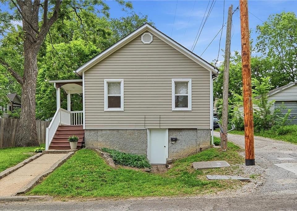 1st image of 7 N Iron St