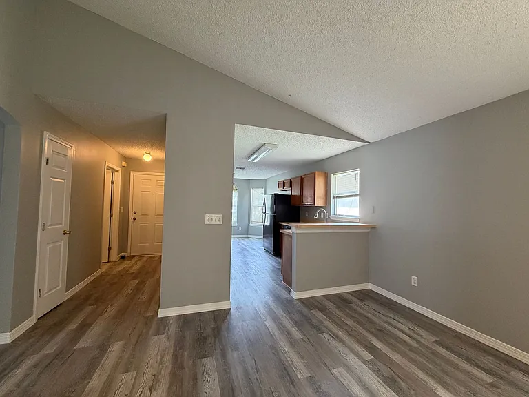 4339 Hanging Moss Dr — Photo 3