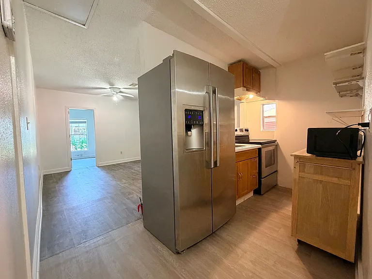 146 Davis St #A — Photo 3