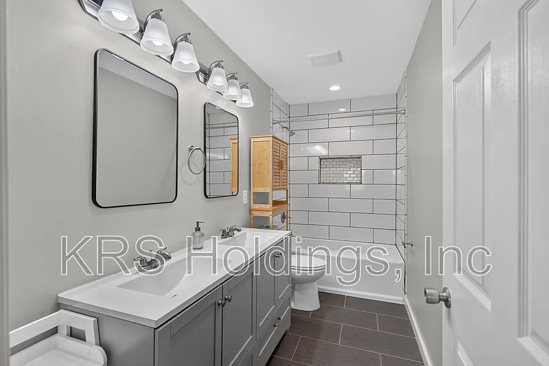 3 bed, 1.0 bath, 1136 sqft, $1,850 — Photo 2