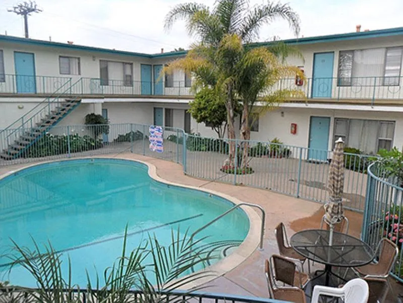 1818 W. El Segundo Blvd.