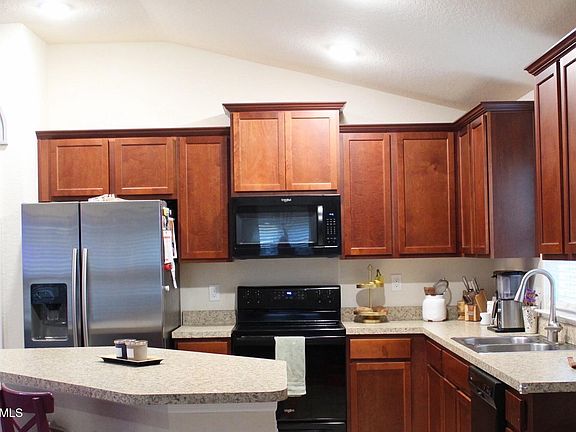 4th image of 826 Landmark Hills Dr