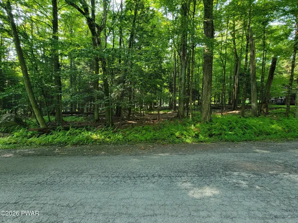 61 Cygnus Rd, Lake Ariel, PA 18436