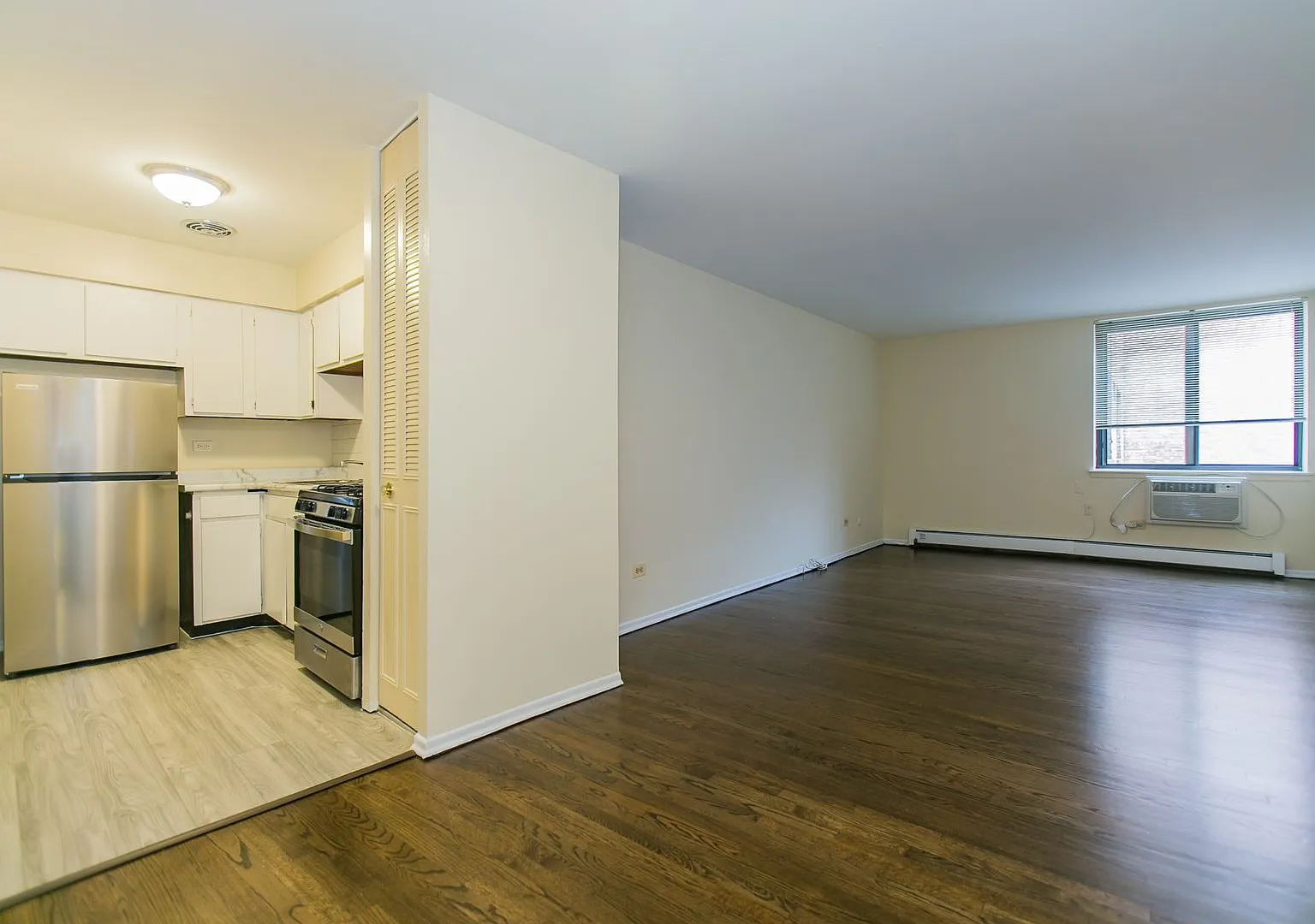 519 W Deming Pl — Photo 1