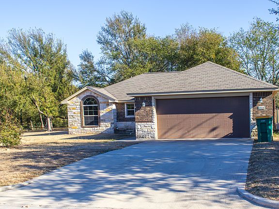 2nd image of 1614 Shady Ln