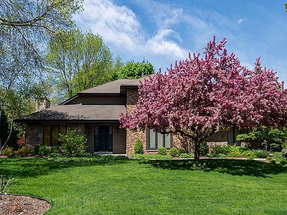 2nd image of 1565 Barrington Woods Dr