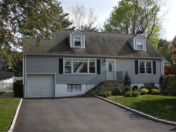 3rd image of 3626 Overlook Ave