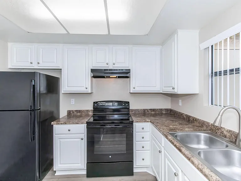 Oak Tree Court Apartment Homes — Photo 55