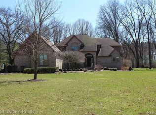 9333 Park Ln, Commerce Township, MI 48382