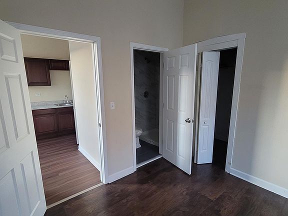 4th image of 2409 S Hoyne Ave #102