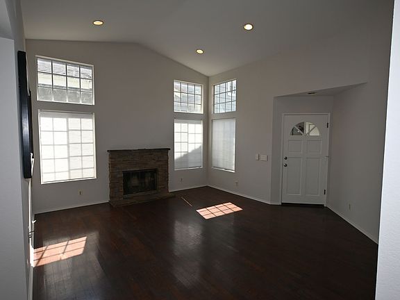 5th image of 2215 Lace Leaf Ln