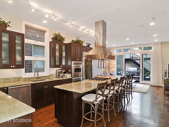 4th image of 1832 W Wellington Ave #2