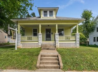 86 W Warren St, Washington, NJ 07882