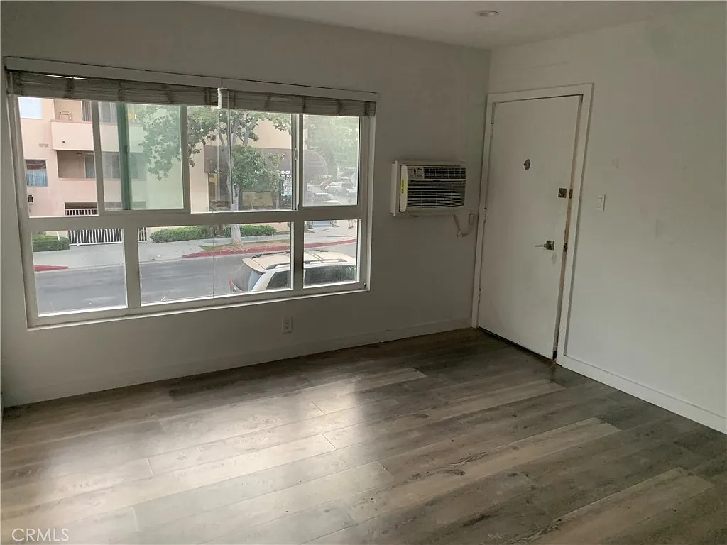 702 S Saint Andrews Pl — Photo 2